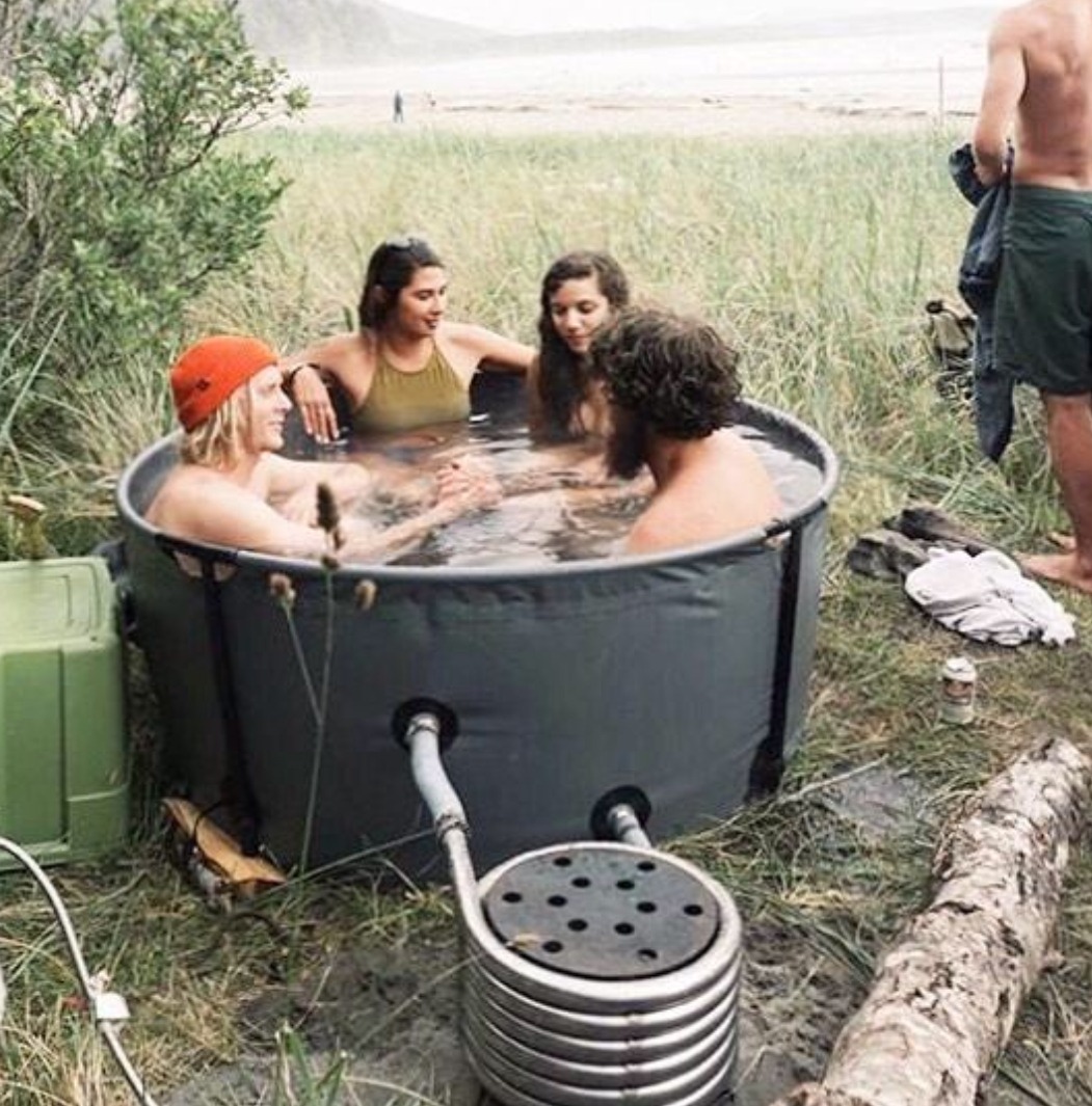 Camping hot. Nomad Collapsible hot Tub. Джакузи в деревянной палубе. Уличная по ваннам. Camping hot Tub.
