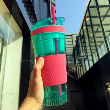 Snack Cup Combines Food And Drink Into One